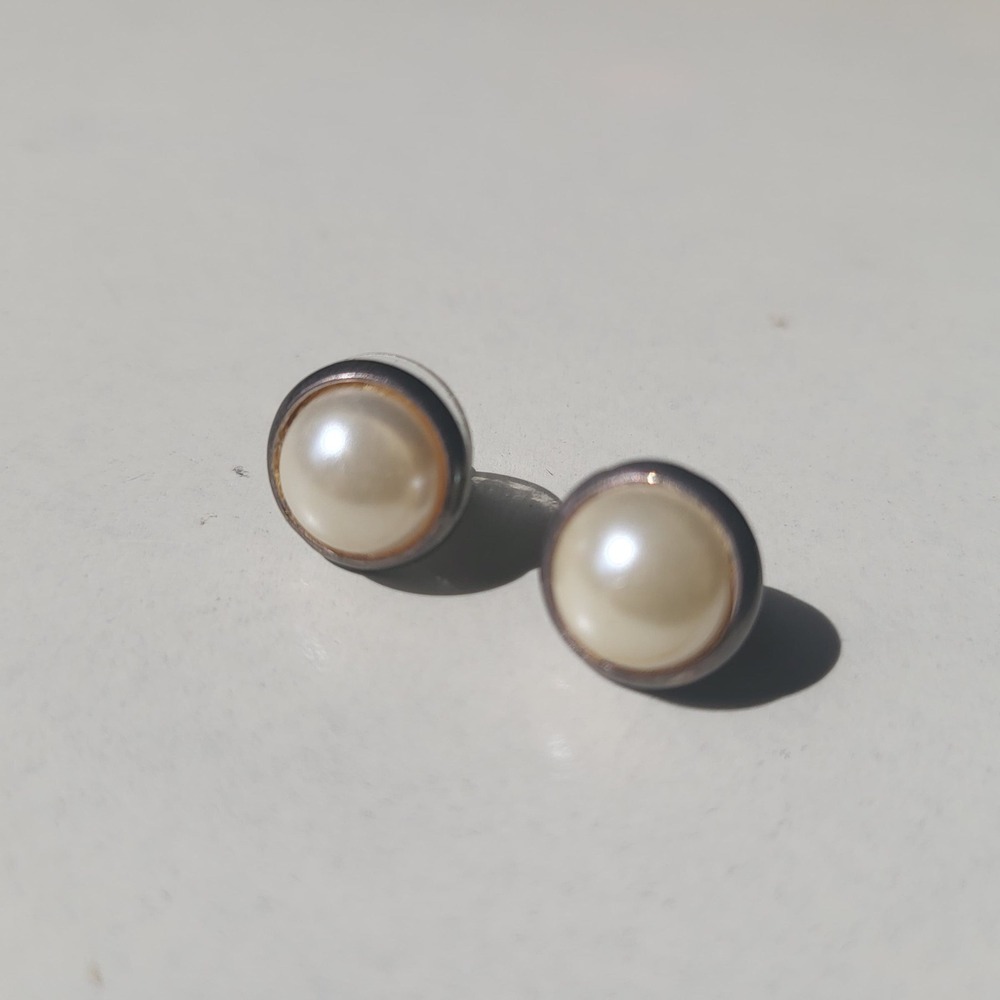 Faux Pearl Stud Earrings Cream Good Silver Tone Bezel Vintage Round